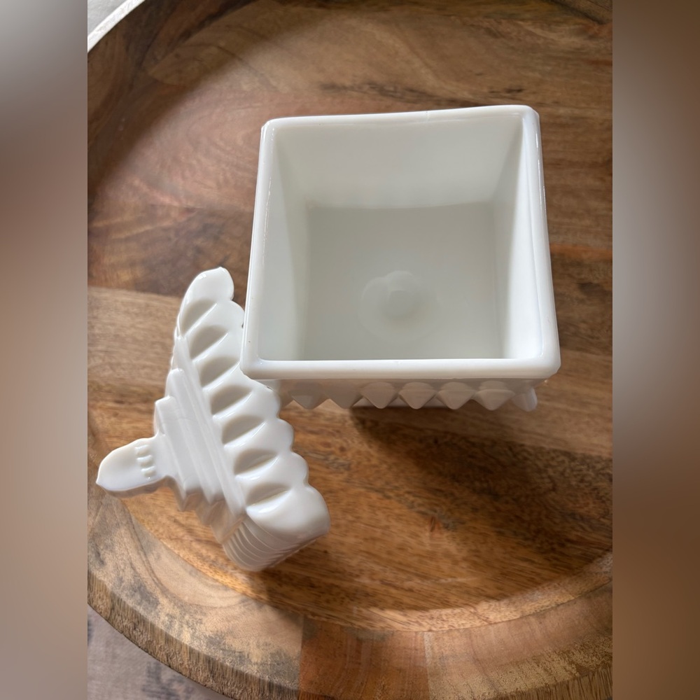 Vintage Milk Glass Wedding Box Covered Candy Dish - Picture 3 of 4
